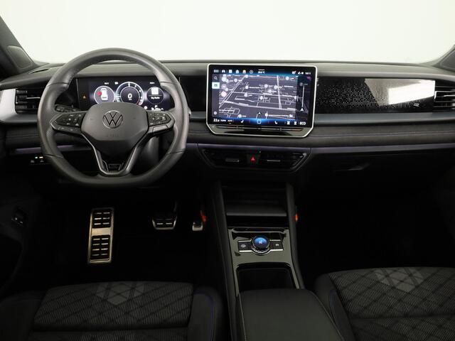 Volkswagen Tayron 1.5 eHybrid R-Line Edition 204 PK PHEV | verlengde garantie | Trekhaak | Panorama dak | Black Style | Stoel en stuur verwarming |