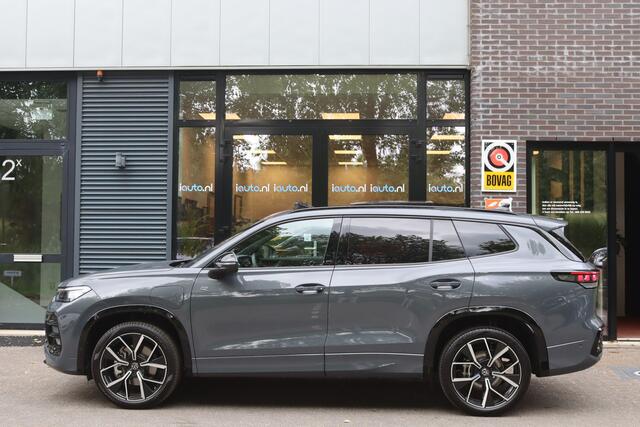 Volkswagen Tayron 1.5 eHybrid 272PK R-Line Black Style IQ.Light HD/Pano/Keyless/360/DCC/ACC/Dodehoek/20"/ Trekhaak wegkl.