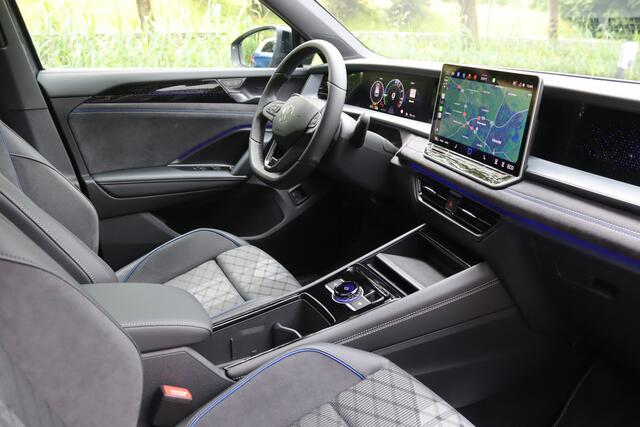 Volkswagen Tayron 1.5 eHybrid 272PK R-Line Black Style IQ.Light/Pano/Keyless/Camera/DCC/ACC/ Dodehoek/20"/Trekhaak wegkl.