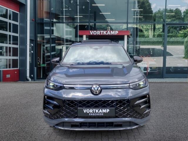 Volkswagen Tayron 1.5 eTSI R-LINE 7PERS. TREKHAAK/LEDER/CAMERA/PANO-DAK/ELEK-KLEP/ACC/HUD/STOELVERW