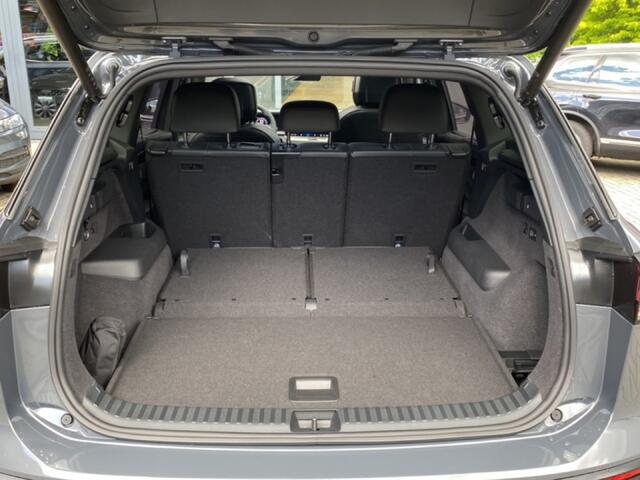 Volkswagen Tayron 1.5 eTSI R-LINE 7PERS. TREKHAAK/LEDER/CAMERA/PANO-DAK/ELEK-KLEP/ACC/HUD/STOELVERW