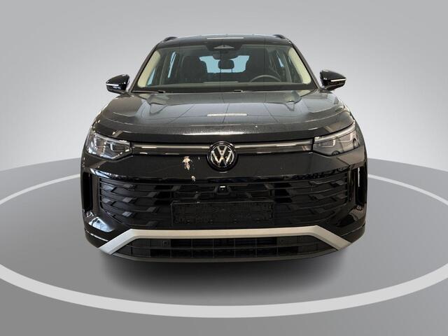 Volkswagen Tayron 1.5 eTSI 150pk DSG Life Edition · 7-persoons · 360 Camera · Inklap. Trekhaak · Matrix LED · Stuur- & Stoelverwarming · ACC · Apple/Android Car Play · Garantie t/m 20-08-2027