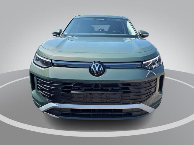 Volkswagen Tayron 1.5 eTSI 204pk DSG Life Edition · Camera · Inklap. Trekhaak · Dodehoeksensor · Apple/Android Car Play · Stuur- & Stoelverwarming · Garantie t/m 01-09-2030 of 100.000km