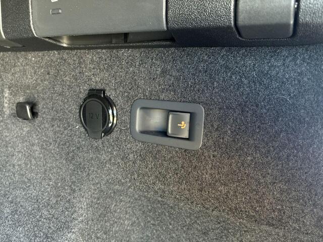 Volkswagen Tayron 1.5 eTSI 204pk DSG Life Edition · Camera · Inklap. Trekhaak · Dodehoeksensor · Apple/Android Car Play · Stuur- & Stoelverwarming · Garantie t/m 01-09-2030 of 100.000km