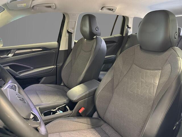 Volkswagen Tayron 1.5 eHybrid 204pk DSG Life Edition · Camera · Inklap. Trekhaak · Stuur-& Stoelverwarming · Keyless · ACC · Parkeer assistent · Garantie t/m 05-05-2027