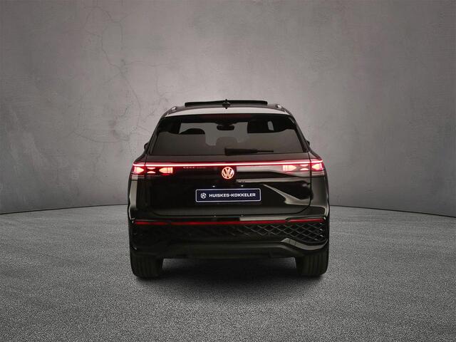 Volkswagen Tayron R-Line Edition 1.5 TSI eHybrid 272pk DSG Automaat Trekhaak, Panoramadak, Adaptive cruise control, Harman Kardon audio, Black Style, 360 camera, Achteruitrijcamera