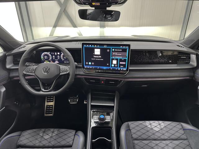 Volkswagen Tayron 1.5 eHybrid R-Line Edition 272pk | Groot scherm | Trekhaak | Pano | 360 camera | Black-style | Head-up | IQ-Light | Massage