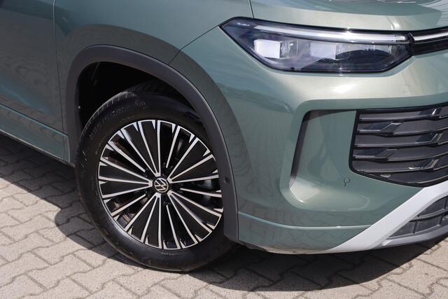 Volkswagen Tayron 1.5 eHybrid Elegance | Trekhaak | 360 Camera | Sfeerverlichting | Cipressino Grün |