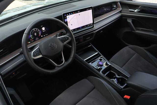 Volkswagen Tayron 1.5 eHybrid Elegance | Trekhaak | 360 Camera | Sfeerverlichting | Cipressino Grün |