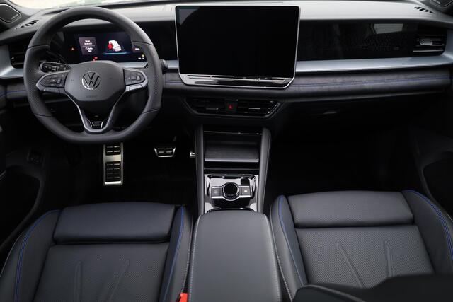 Volkswagen Tayron 1.5 eHybrid R-Line Edition 272PK / 200kW DSG, Comfort pakket plus (verwarmbare voorstoelen, verwarmbare achterbank, verwarmbare voorruit), LED Matrix (IQ.Lights), panoramadak, Harman Kardon geluidssysteem, Black Style pakket, draadloos Apple Carplay & Android Auto, DAB+, elektrische achterklep (Easy Open & Close), parkeerassistent (Park Assist Pro), 3-zone climatronic, adaptief onderstel (DCC), dodehoekdetectie (Side Assist), adaptieve cruise control (ACC), ErgoActive voorstoelen met massage- en geheugenfunctie, elektrisch verstel-, verwarm- en inklapbare buitenspiegels, lederen 'Varenna' bekleding, 20" 'York' LMV etc.