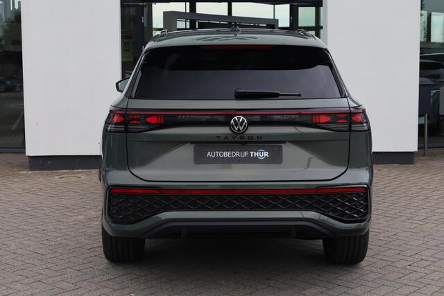 Volkswagen Tayron 1.5 eHybrid R-Line Edition 272PK / 200kW DSG, Comfort pakket plus (verwarmbare voorstoelen, verwarmbare achterbank, verwarmbare voorruit), LED Matrix (IQ.Lights), panoramadak, Harman Kardon geluidssysteem, Black Style pakket, draadloos Apple Carplay & Android Auto, DAB+, elektrische achterklep (Easy Open & Close), parkeerassistent (Park Assist Pro), 3-zone climatronic, adaptief onderstel (DCC), dodehoekdetectie (Side Assist), adaptieve cruise control (ACC), ErgoActive voorstoelen met massage- en geheugenfunctie, elektrisch verstel-, verwarm- en inklapbare buitenspiegels, lederen 'Varenna' bekleding, 20" 'York' LMV etc.