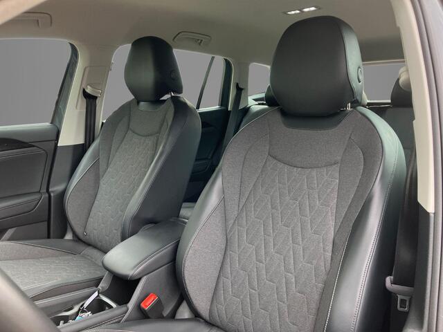 Volkswagen Tayron 1.5eHybrid 150kW/204PK Life Edition · Navigatie · Trekhaak · Camera + Parkeersensoren · Garantie t/m 05-08-2027