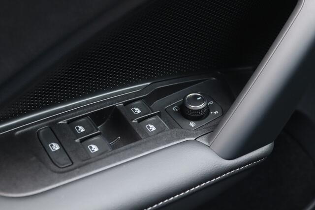 Volkswagen Tayron 1.5 eHybrid 272PK R-Line Black Style IQ.Light/Pano/Keyless/360/DCC/ACC/Dodehoek/19"/Trekhaak wegkl.