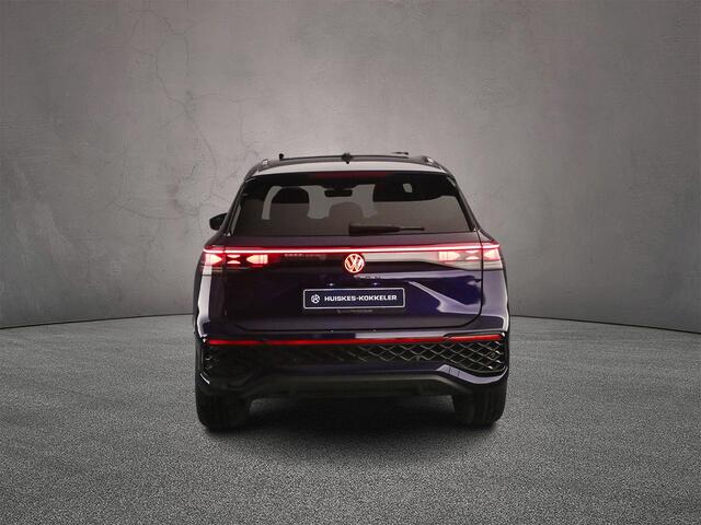 Volkswagen Tayron 1.5 eHybrid R-Line Edition 272pk DSG Automaat, Trekhaak, Panoramadak, Lederen bekleding, Stoelverwarming, Stuurverwarming, 360 camera, Harman-Kardon geluidsysteem, Parkeersensoren, Navigatie, App-connect