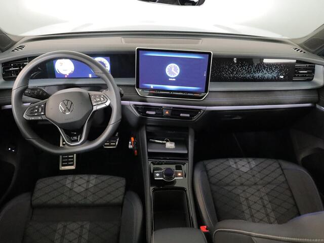 Volkswagen Tayron 1.5 eHybrid R-Line Edition | Private lease vanaf €851 | 204 pk Automaat (DSG) | Verlengde garantie | Navigatie | Panoramadak | Trekhaak (wegklapbaar) | Parkeersensoren (Park assist) | Rondomzicht camera | Stoelverwarming | R-Line |