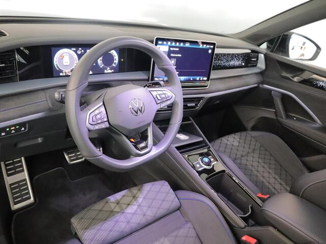 Volkswagen Tayron 1.5 eHybrid R-Line Edition | Private lease vanaf €851 | 204 pk Automaat (DSG) | Verlengde garantie | Navigatie | Panoramadak | Trekhaak (wegklapbaar) | Parkeersensoren (Park assist) | Rondomzicht camera | Stoelverwarming | R-Line |