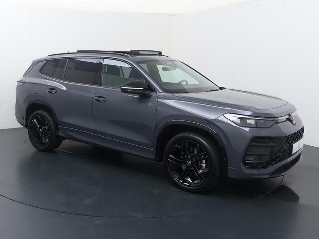 Volkswagen Tayron 1.5 eHybrid R-Line Edition | 272 PK | SoH 100% | Trekhaak wegklapbaar | Adaptive Cruise Control | Achteruitrijcamera | Panoramadak | Keyless Entry |