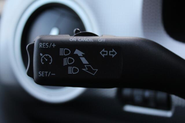 Volkswagen UP! 1.0 BMT high up! | airco | bluetooth | stoelver |