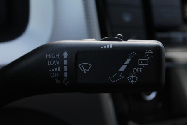 Volkswagen UP! 1.0 BMT high up! | airco | bluetooth | stoelver |