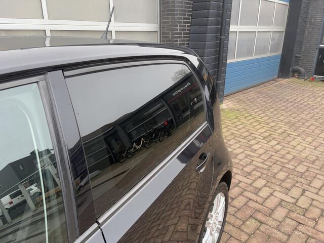 Volkswagen UP! 1.0 BMT high up!, airco, cruise/camera/lmv