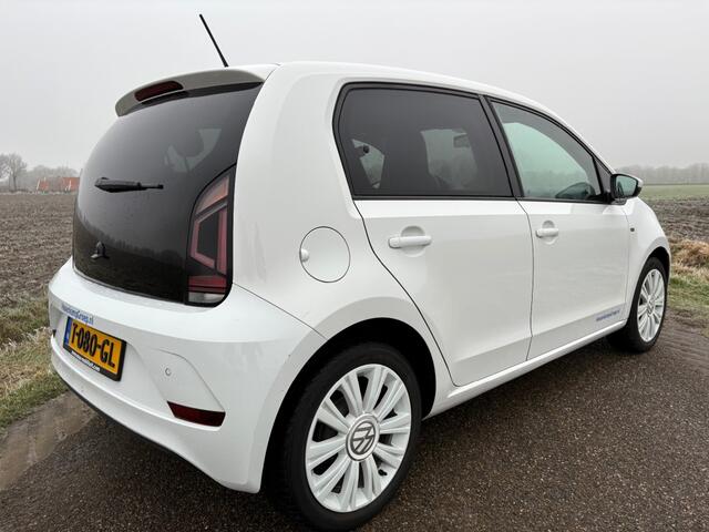 Volkswagen UP! 1.0 BMT HIGH UP! / AIRCO / STOELVERWARMING / TOPSTAAT