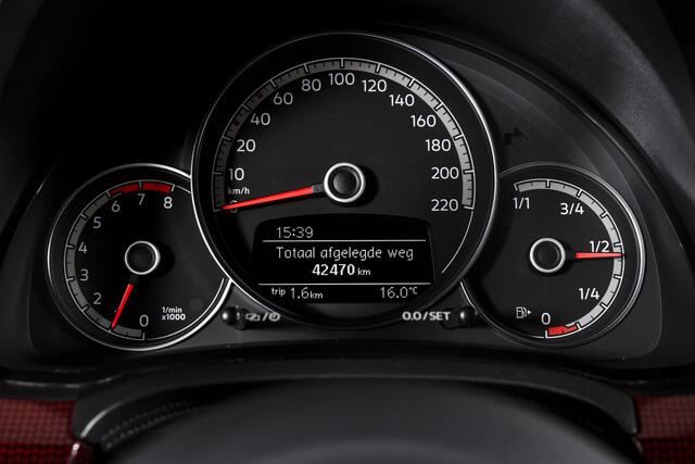 Volkswagen UP! 1.0 TSI 115 PK GTI | Cruise | Stoelverw | PDC | ECC | LM 17" |
