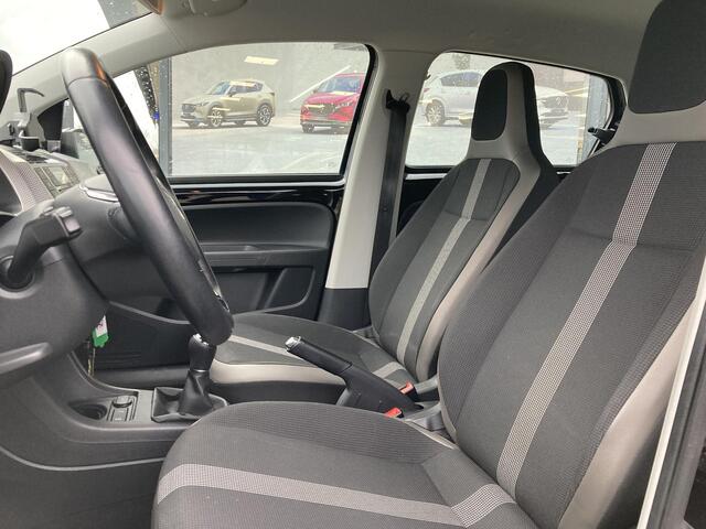 Volkswagen UP! 1.0 BMT high up! , Clima, Cruise, Camera, PDC, LMV 15 Inch, Stoelverwarming, All Season