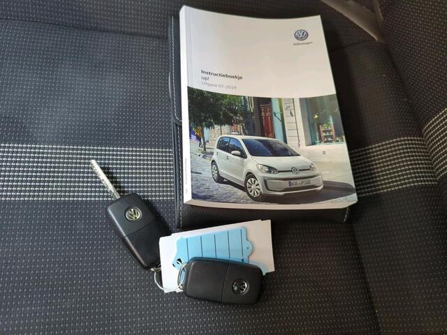 Volkswagen UP! 1.0 BMT 60pk high up! PDC LMV Lederenstuurwiel Cruise Control