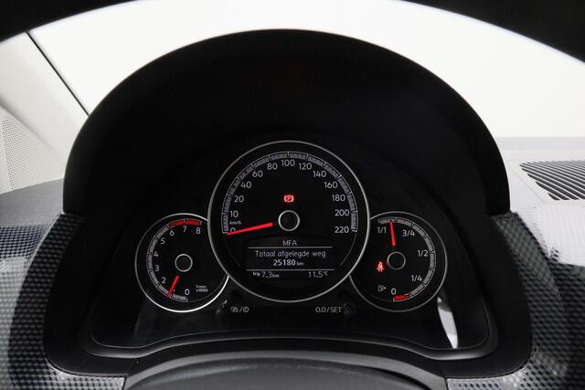 Volkswagen UP! 1.0 65 pk | Achteruitrijcamera | Cruise Control | Navigatie via App | DAB