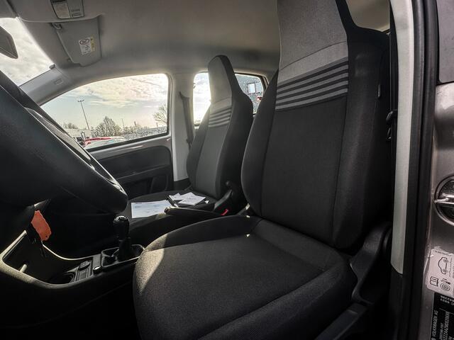 Volkswagen UP! 1.0 Prijs Rijklaar Inclusief Onderhoud & 12 Maand BOVAG Garantie | BT-Audio | 4 Nieuwe Banden |