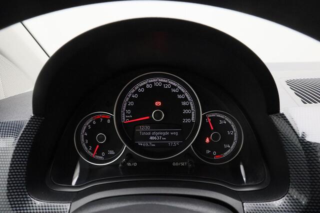 Volkswagen UP! 1.0 65 pk | Navigatie via App | DAB radio | Airco