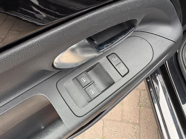 Volkswagen UP! 1.0 move up! BlueMotion, airco, navi.