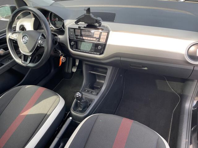 Volkswagen UP! 1.0 BMT high up! | Pano | Cruise | Camera | Leder