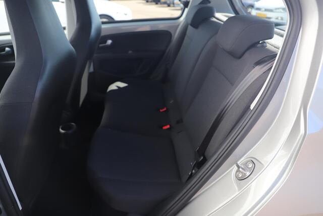 Volkswagen UP! 1.0 BMT Move up! 5DRS Airco Radio Bluetooth All-Season Banden NAP!