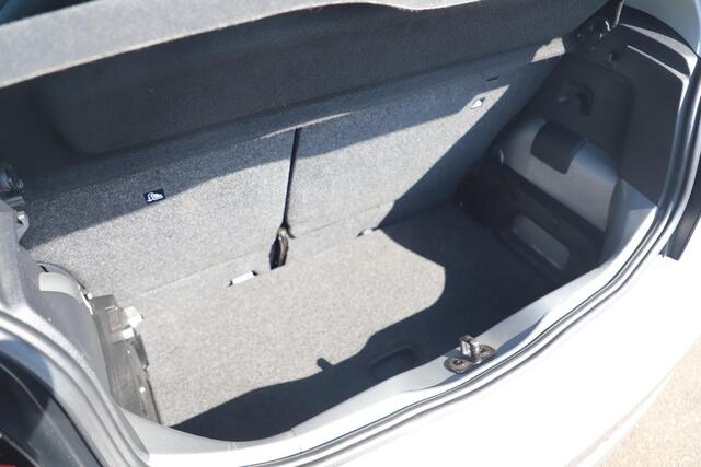 Volkswagen UP! 1.0 BMT Move up! 5DRS Airco Radio Bluetooth All-Season Banden NAP!
