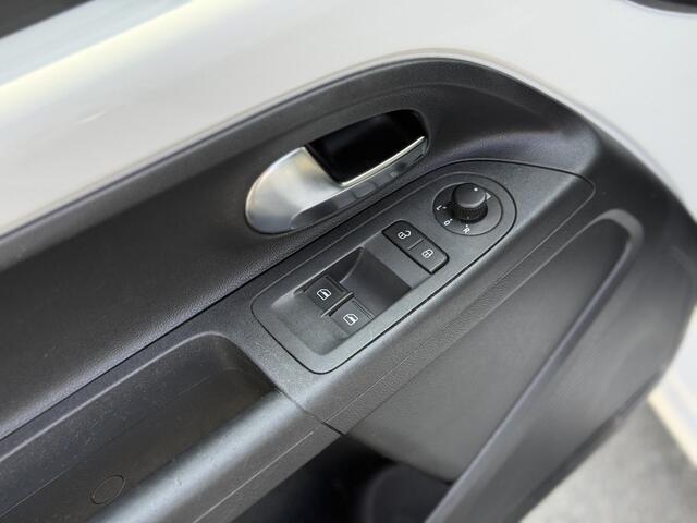 Volkswagen UP! 1.0 move up! BlueMotion 1ste EIGENAAR/APPLE CARPLAY/STOELVERWARMING/LM VELGEN