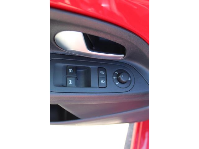 Volkswagen UP! 1.0 BMT move up! , 5 deurs Airco , Cruise control , Stoelverwaming , DAB radio