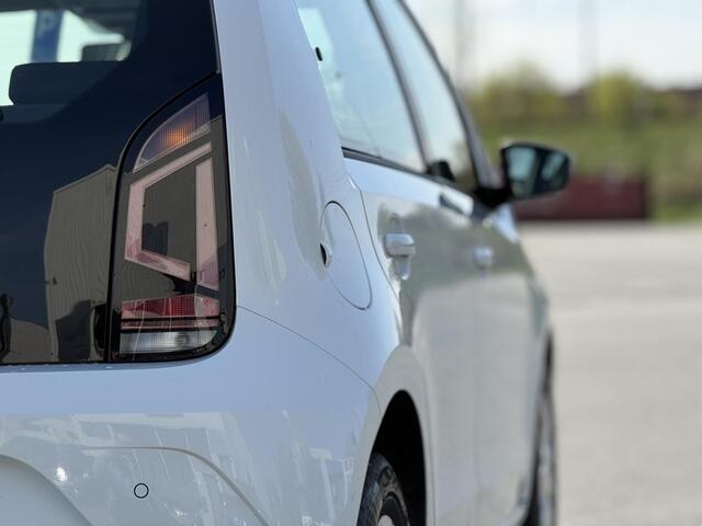 Volkswagen UP! 1.0 CAMERA/CRUISE/AIRCO/PDC/STOELVERWARMING