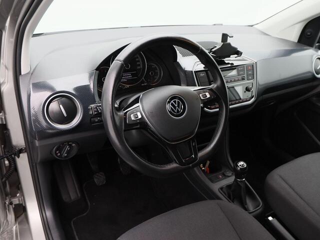 Volkswagen UP! 1.0 R-Line | Cruise Control | Climate Control | Bluetooth | Lane Assist | Privacy Glass | 17 Inch | 99.812 Km!!