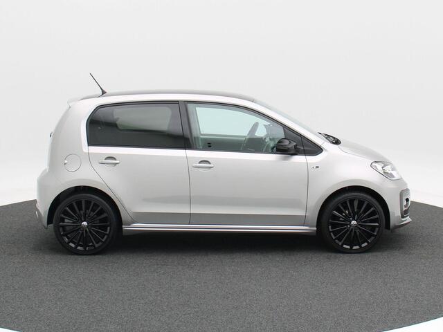 Volkswagen UP! 1.0 R-Line | Cruise Control | Climate Control | Bluetooth | Lane Assist | Privacy Glass | 17 Inch | 99.812 Km!!