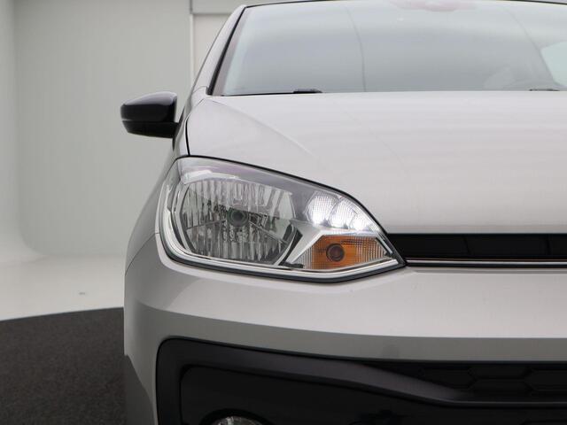 Volkswagen UP! 1.0 R-Line | Cruise Control | Climate Control | Bluetooth | Lane Assist | Privacy Glass | 17 Inch | 99.812 Km!!