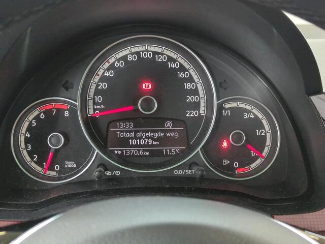 Volkswagen UP! 1.0 BMT 60pk high up! Panoramadak Climate Control Camera Cruise Control