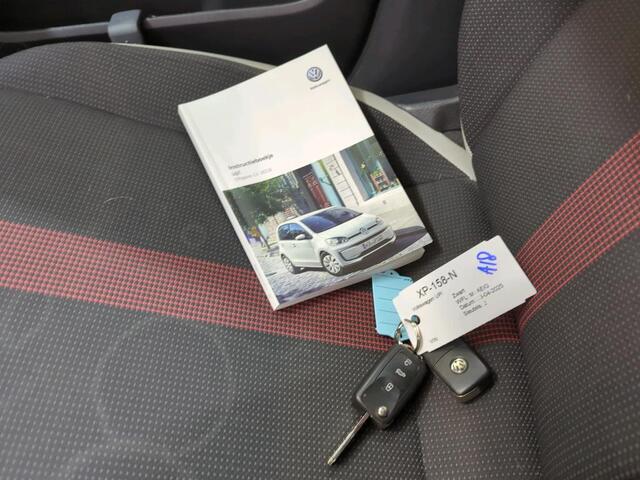 Volkswagen UP! 1.0 BMT 60pk high up! Panoramadak Climate Control Camera Cruise Control