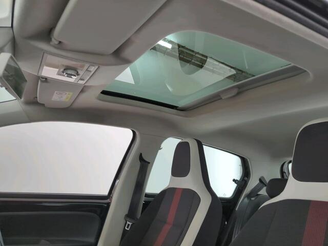 Volkswagen UP! 1.0 BMT 60pk high up! Panoramadak Climate Control Camera Cruise Control