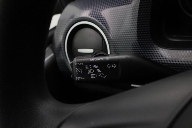 Volkswagen UP! 1.0 65 pk | Achteruitrijcamera | Navigatie via App | Cruise