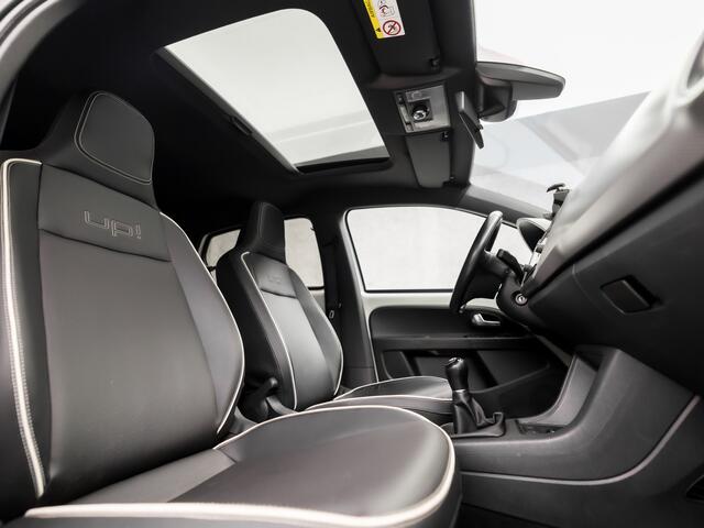 Volkswagen UP! 1.0 TSI Sportline High up! (FULL OPTION, SCHUIFDAK, LEDER, BLUETOOTH, STOELVERWARMING, GETINT GLAS, PARKEERSENSOREN, CRUISE, ZWART HEMEL, LM VELGEN, NIEUWSTAAT)
