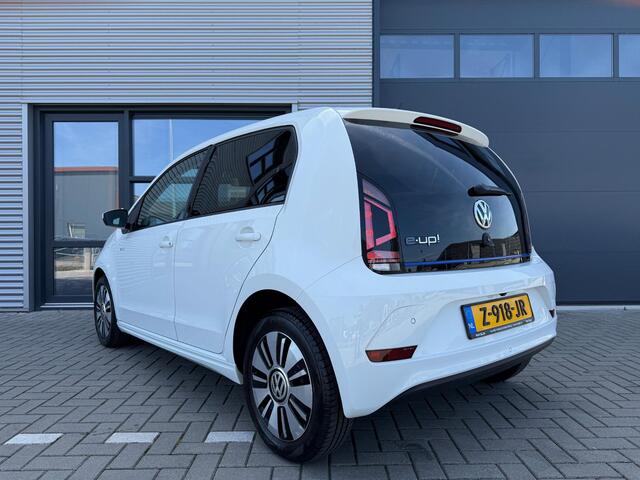 Volkswagen UP! e-Up! e-up! SOH 86.4% ?Camera ?Bluetooth ?Stoelverwarming ?Climate ?Cruise ?Parkeersensoren ?Sfeerverlichting ?Lichtmetaal