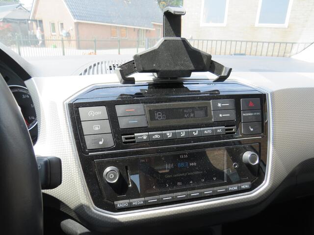Volkswagen UP! 1.0 BMT high up! Executive * Rijklaarprijs incl. garantie * Clima * Stoelverwarming * Parkeersensoren * DAB+