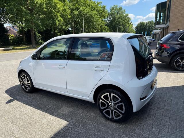 Volkswagen UP! 1.0 BEATS BJ.2022 AIRCO CRUISE STOELVERW. CAMERA