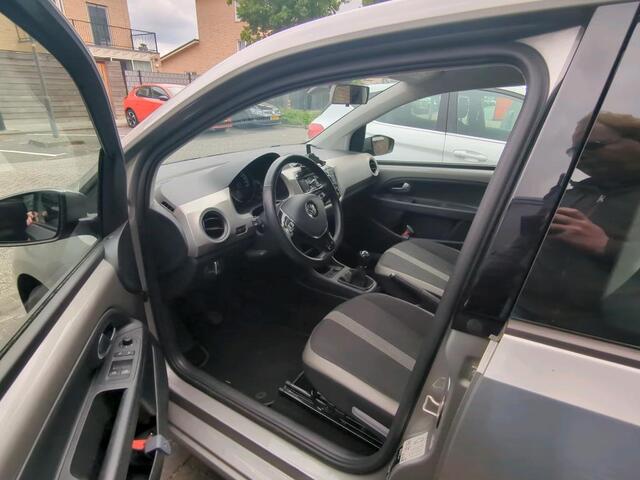 Volkswagen UP! 1.0 BMT 60pk high up! / Cruise Control / Camera / Parkeersensoren Achter / 15" LMV